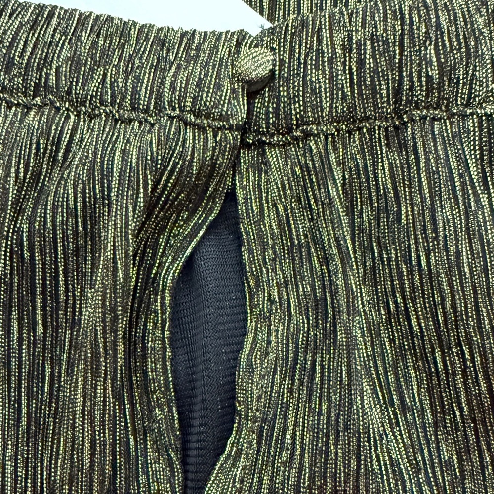 Glam Metallic Gold Short Sleeve Top - Picture 8 of 8